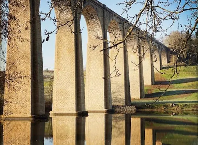 Le Prieuré Du Vigeant Сasa de vacaciones *