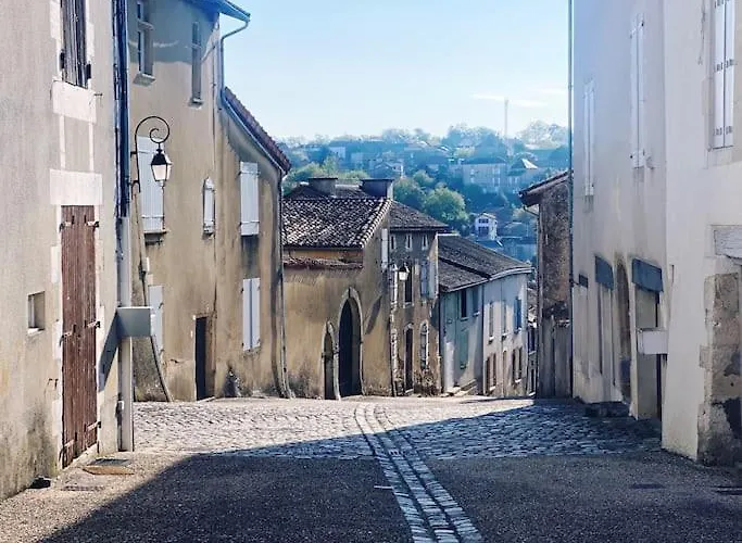Le Prieuré Du Vigeant Сasa de vacaciones Le Vigeant